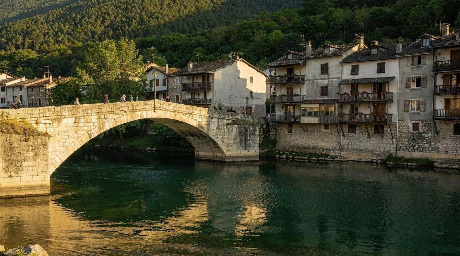 Konjic: Tito's bunker, de Oude Brug en de Neretva