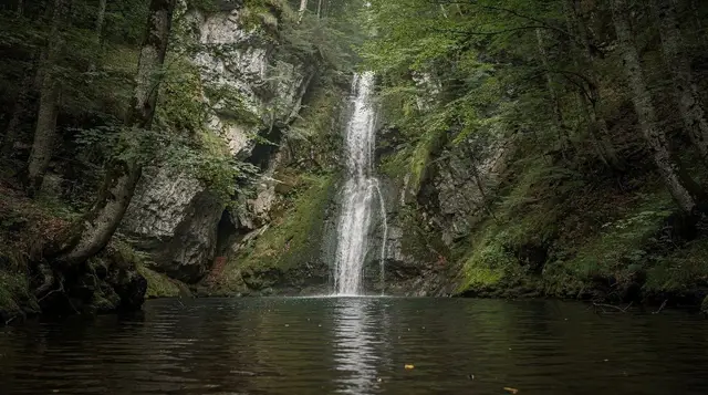 Hiking to Skakavac waterfall