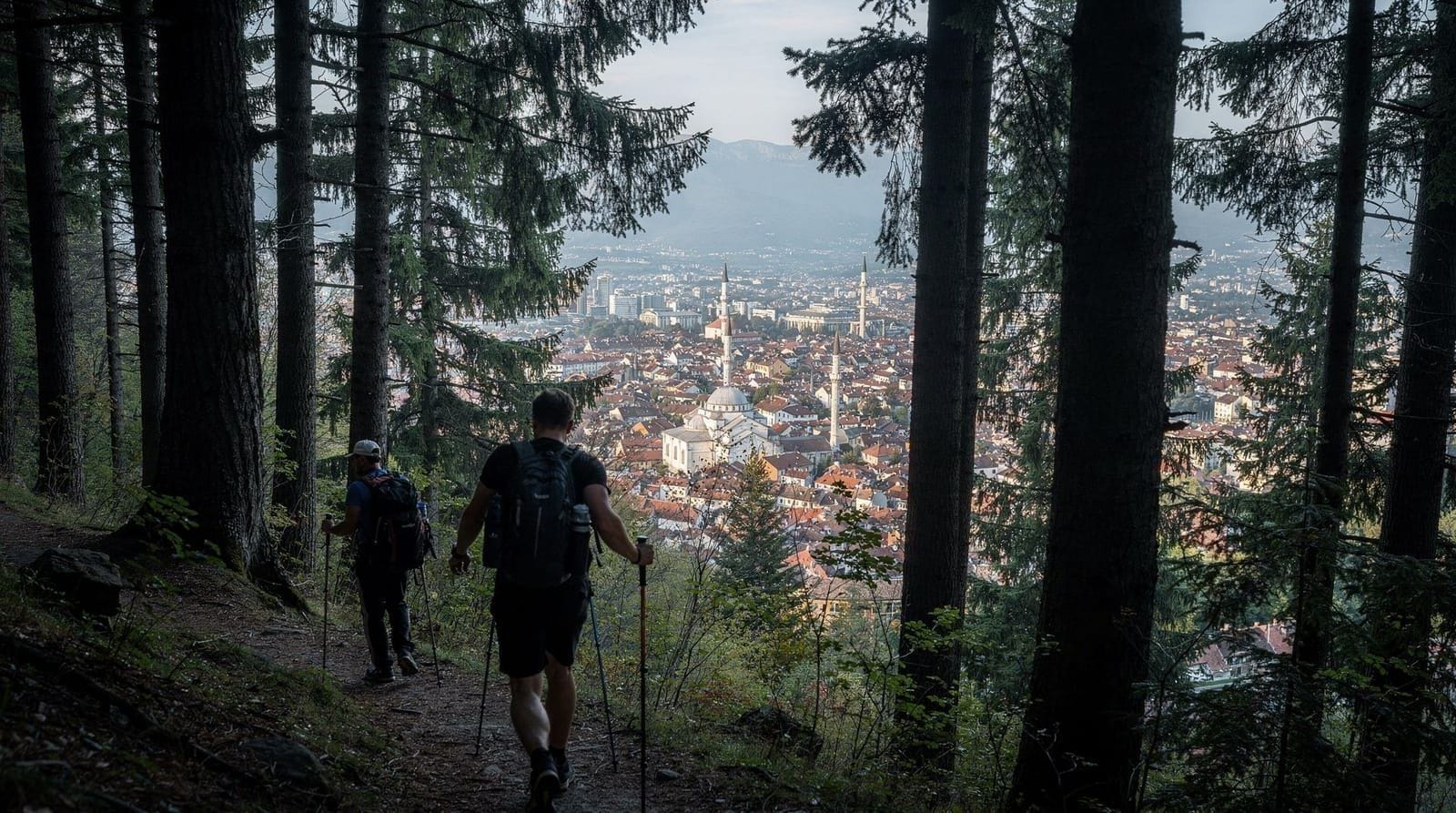 Guida al trekking su Trebević: funivia, pista da bob, sentieri verso Sarajevo