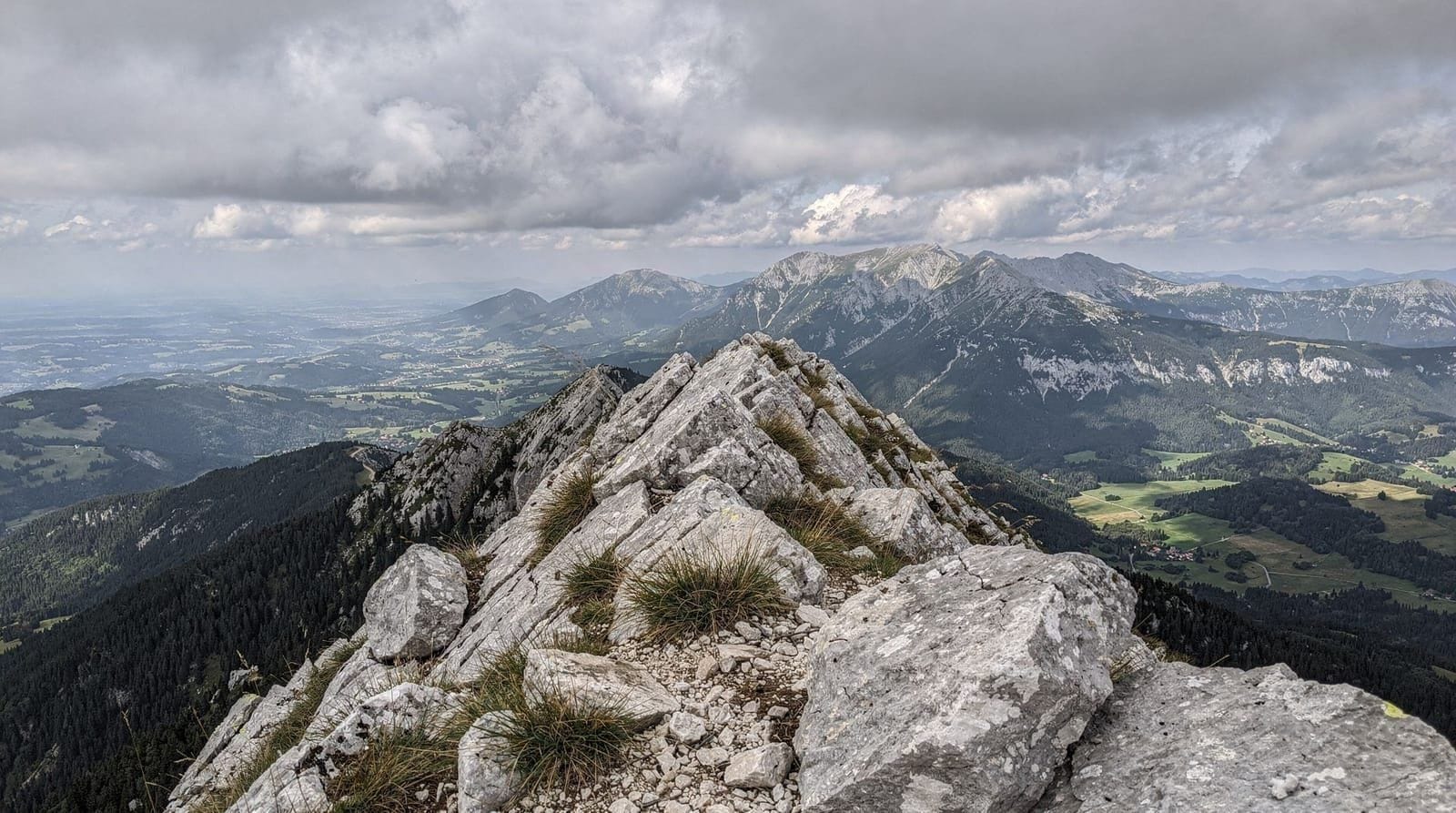 Visočica y Obalj: senderismo más allá de las montañas olímpicas
